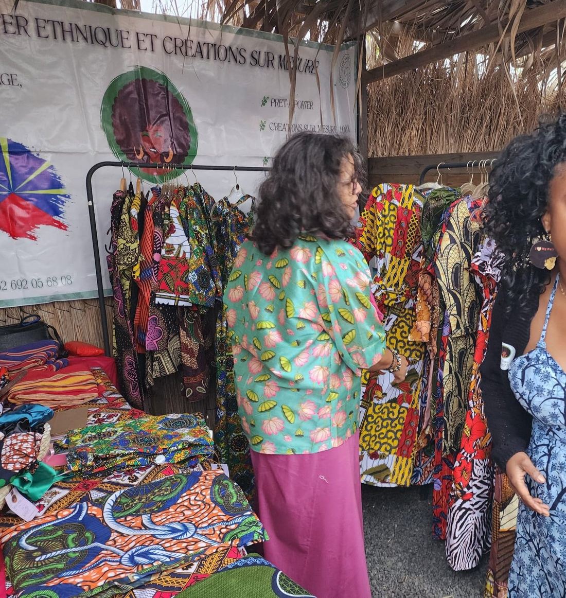 Un stand de mode et de textile